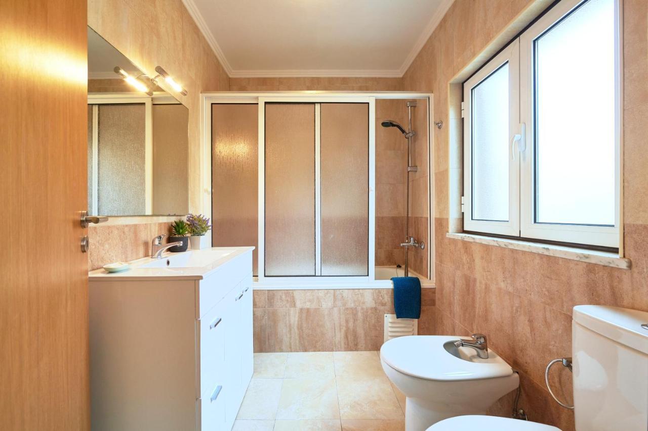 Spacious And Renovated Apartment With Amazing Patio, By Timecooler Lisbon Bagian luar foto