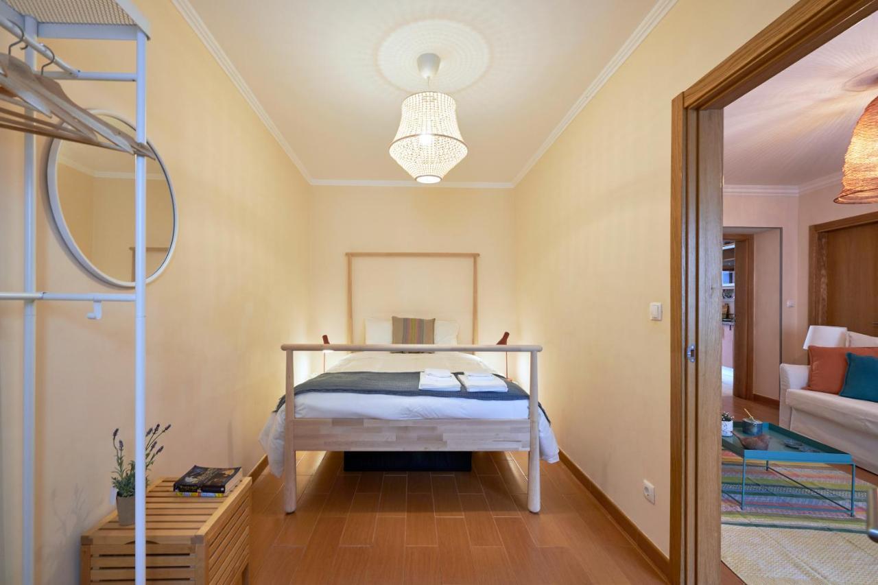 Spacious And Renovated Apartment With Amazing Patio, By Timecooler Lisbon Bagian luar foto