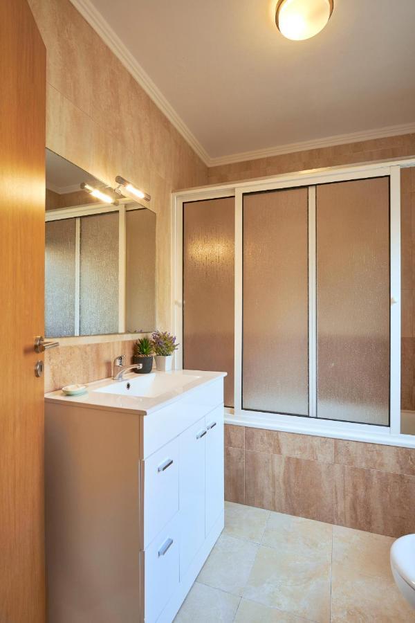 Spacious And Renovated Apartment With Amazing Patio, By Timecooler Lisbon Bagian luar foto
